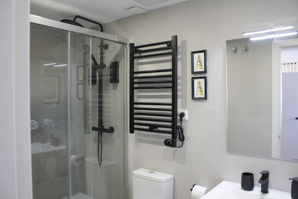 APARTAHOTEL MADRID URBAN SUITES - EDIFICIO EXCLUSIVO - 7 Apartments Boutique Full Equiped