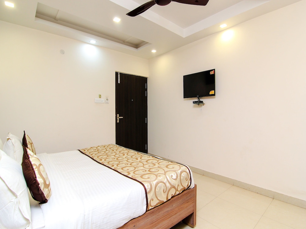 OYO 13932 Hotel Pushpanjali