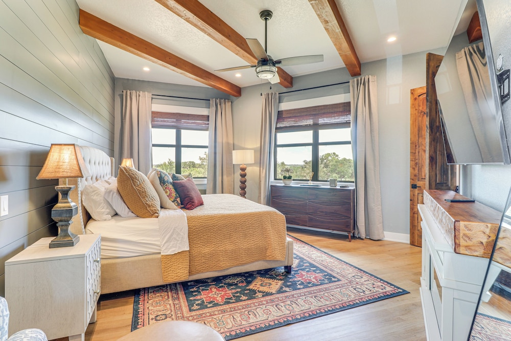 Spacious & Elegant Goldthwaite Escape on 72 Acres! view 2