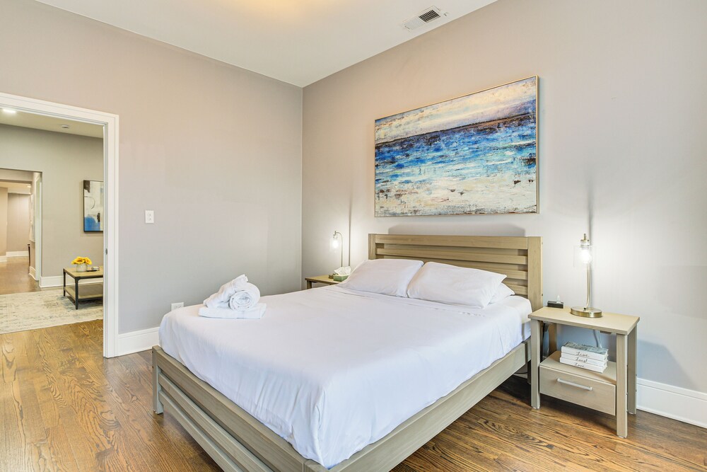 5 Mi to Dtwn: Ukrainian Village Apartment!