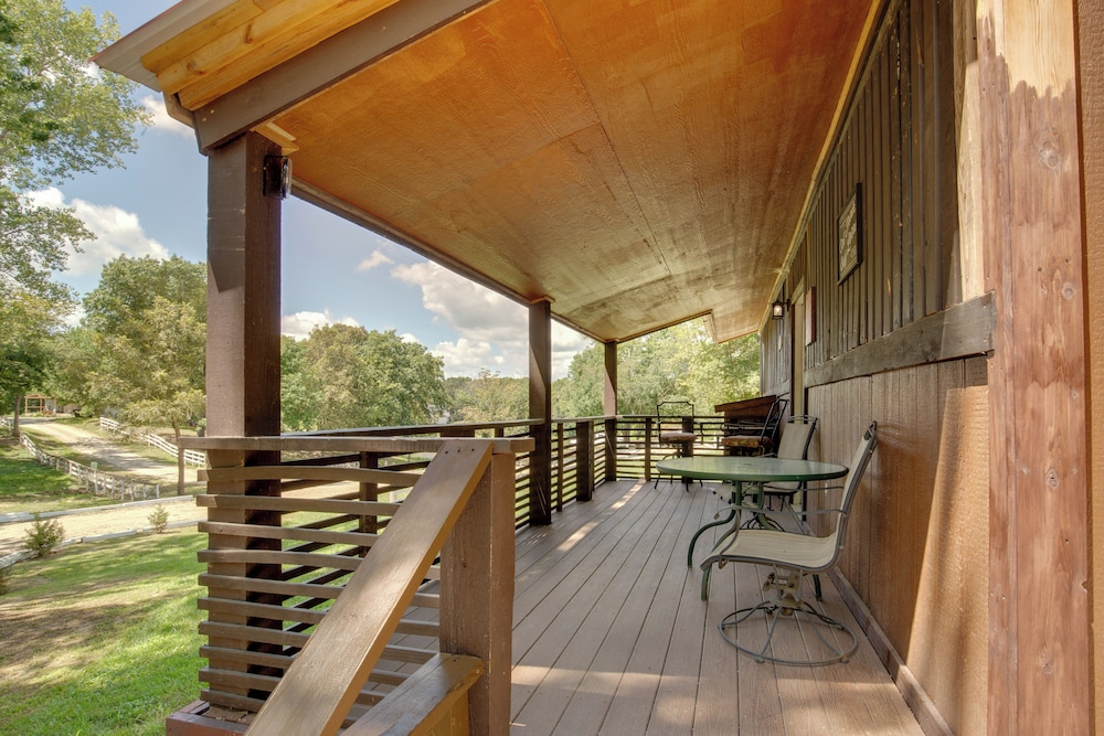 'cedar Pointe' - Peaceful Lake Cabin in Odessa