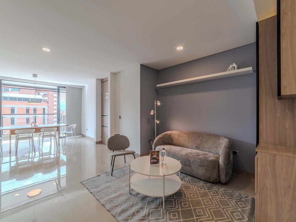 w Elegant 3BR w Outdoor Balcony
