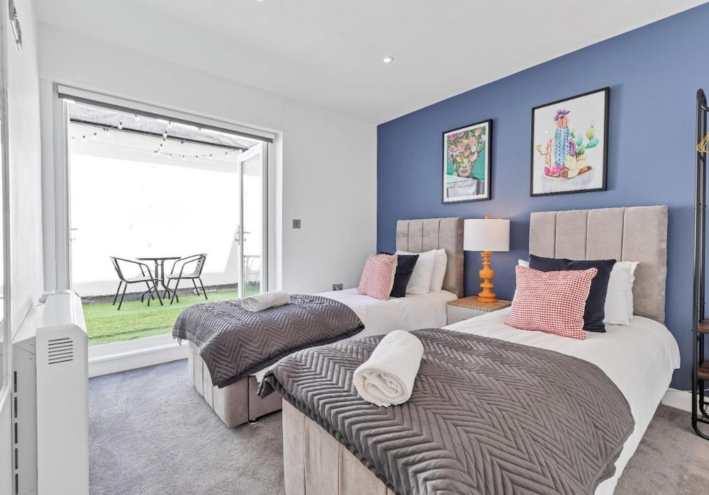 Right On Bright On Apartment 1C - City Centre Luxury Apartments view 2