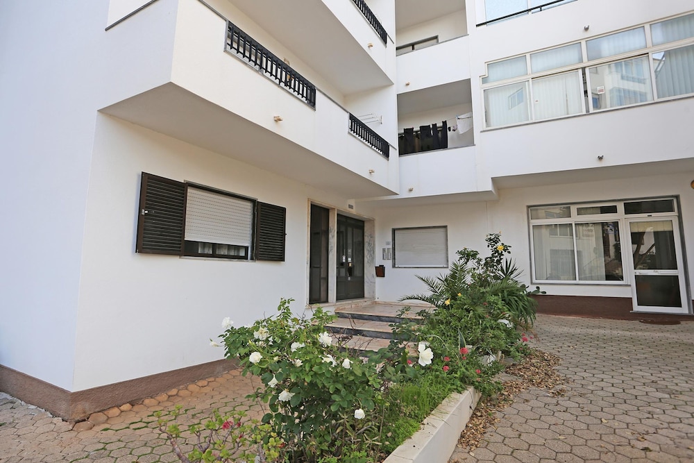 B61 - Carnation Sun Apartment in Lagos