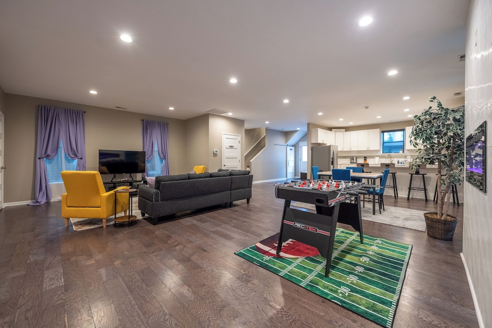 Unwind. Entertain. Explore. : Downtown Indy