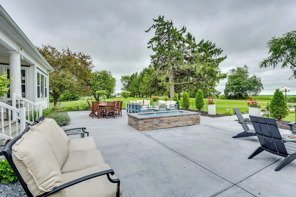Group Getaway: Luxe Farmhouse in Mt Horeb!