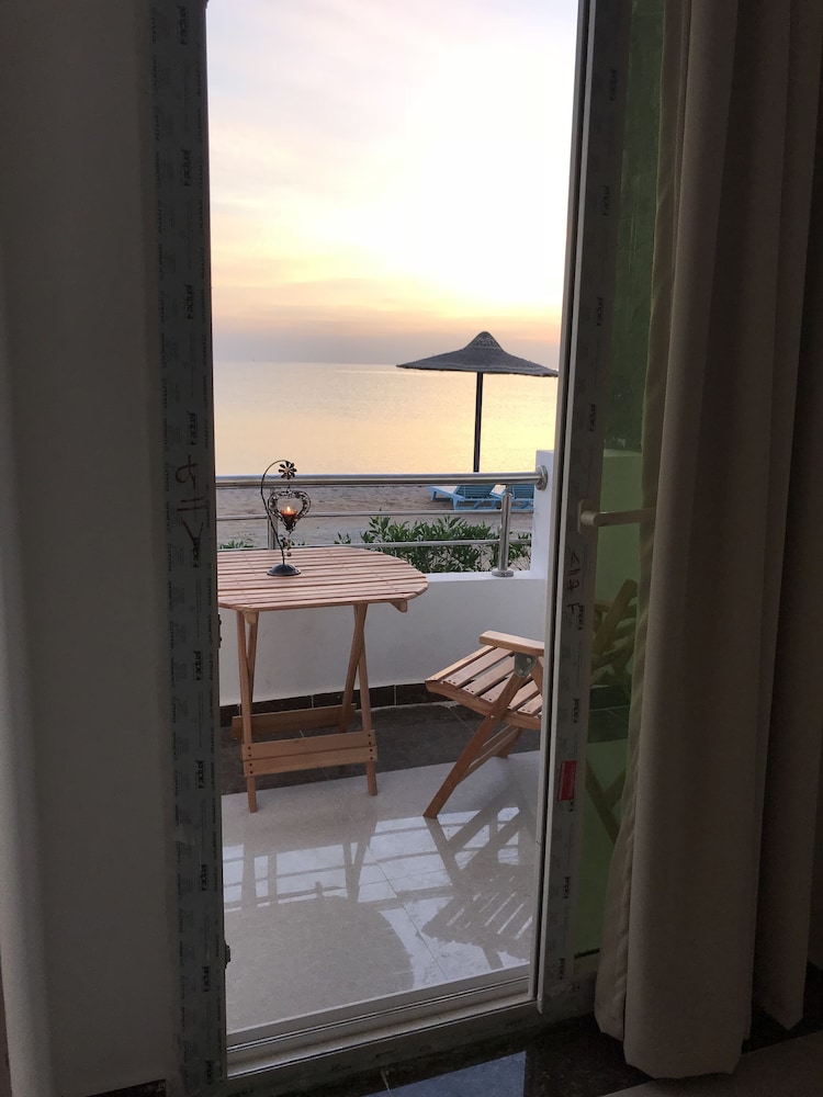 Cecelia Resort