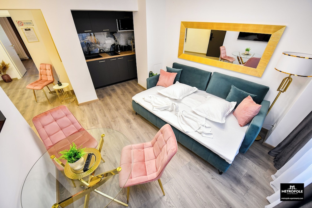 Metropole Apartments Central City