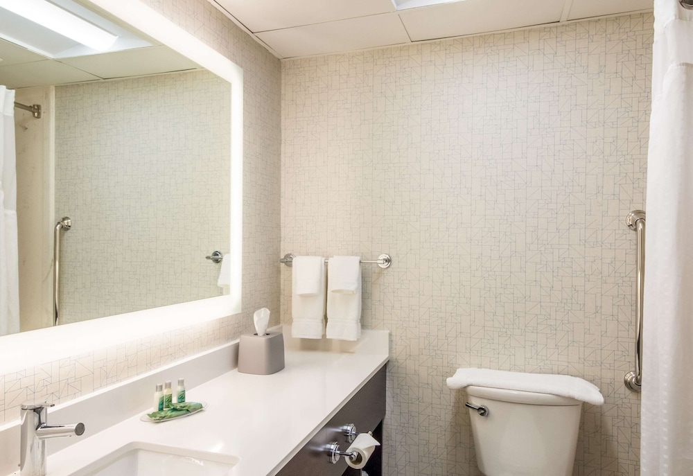 New Bern Vacations - Clarion Pointe New Bern - Property Image 14