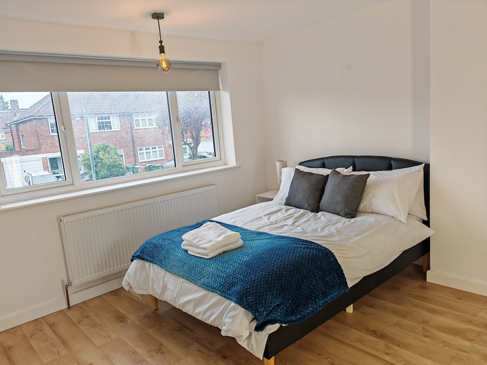Charming 5 Bedroom House in Bexley view 3