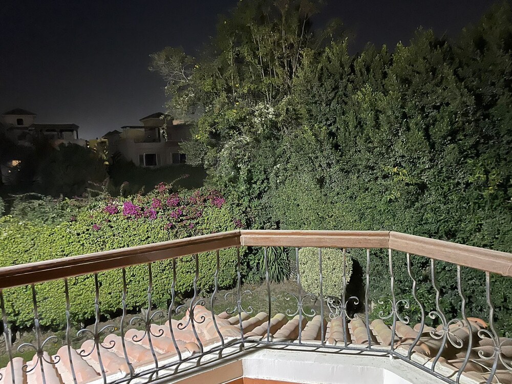 Beverly hills villa with garden