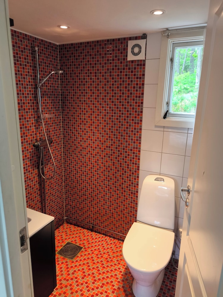 Cozy Tiny House Retreat in Stockholm Archipelago photo 5
