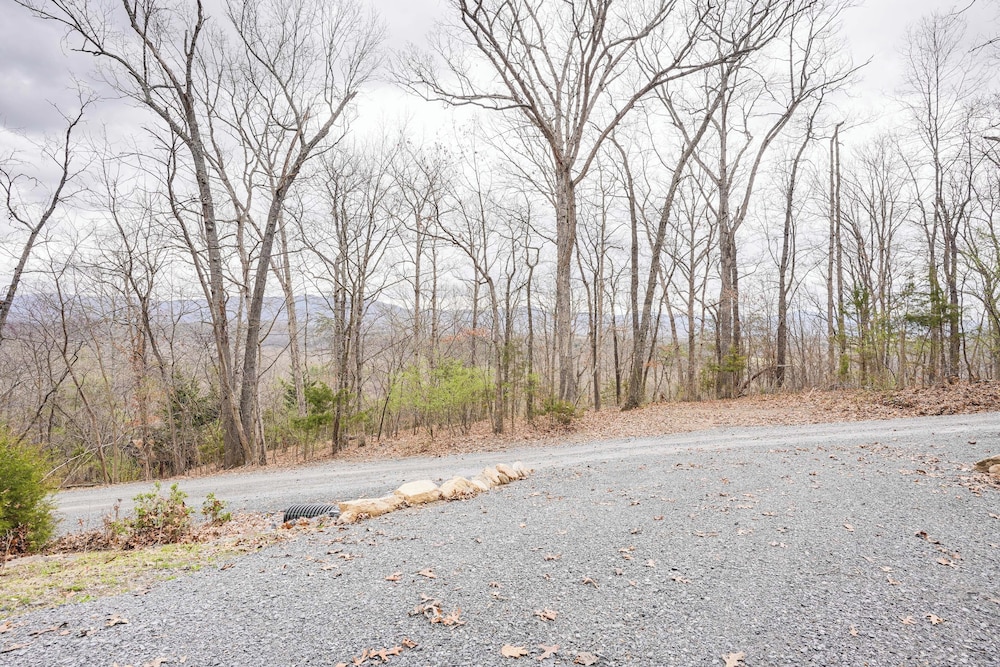 Luray 'black Walnut Cabin' on 2 Acres w/ Fire Pit!