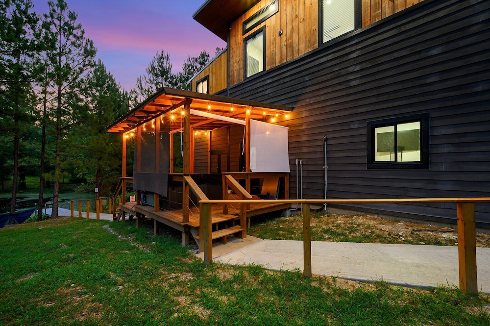 Double Magic - Unique Cabin for 6 - Pond, Hot Tub