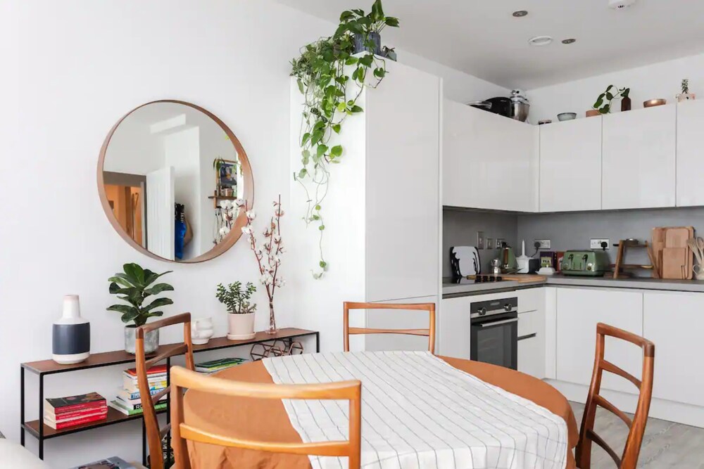 Bright 1 Bedroom Apartment in Hackney Wick With Balcony