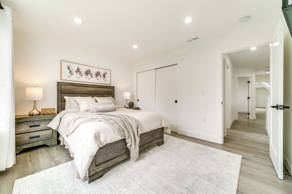 4 Mi to Dtwn: Modern Tacoma Home w/ Spacious Yard