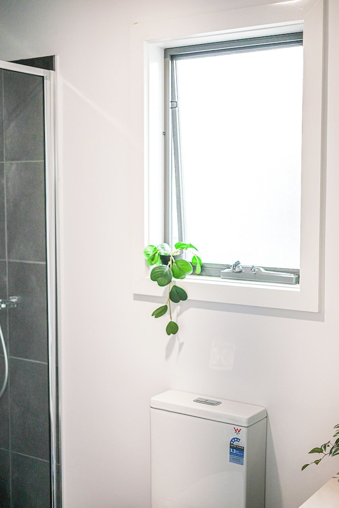 StayAU Fresh Modern 5BR Retreat Netflix in Berwick
