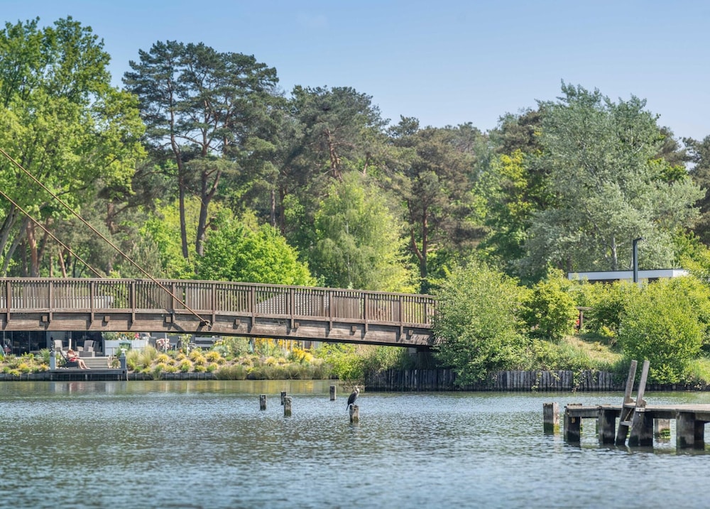 Tent Lodge With Bathroom and Airco, Near a Lake