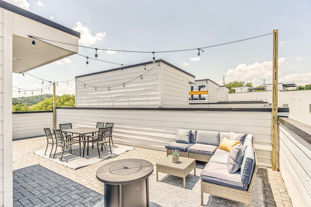 Grill Fire Pit Views Near Downtown Nashville