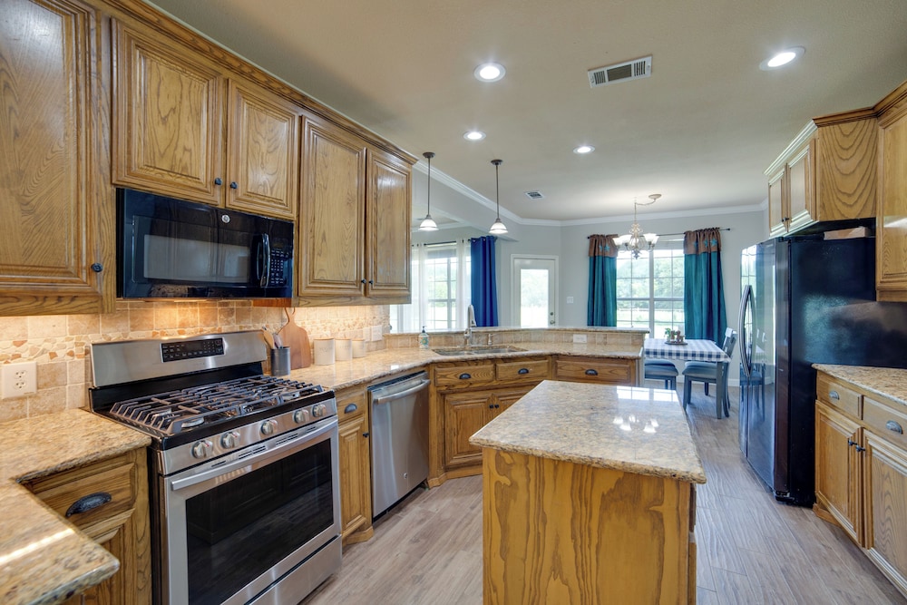2 Mi to Lake Lavon: Countryside Retreat on 6 Acres