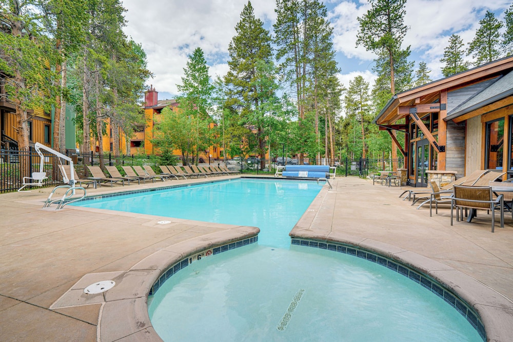 Walk to Slopes & Main St: Cozy Breckenridge Condo!