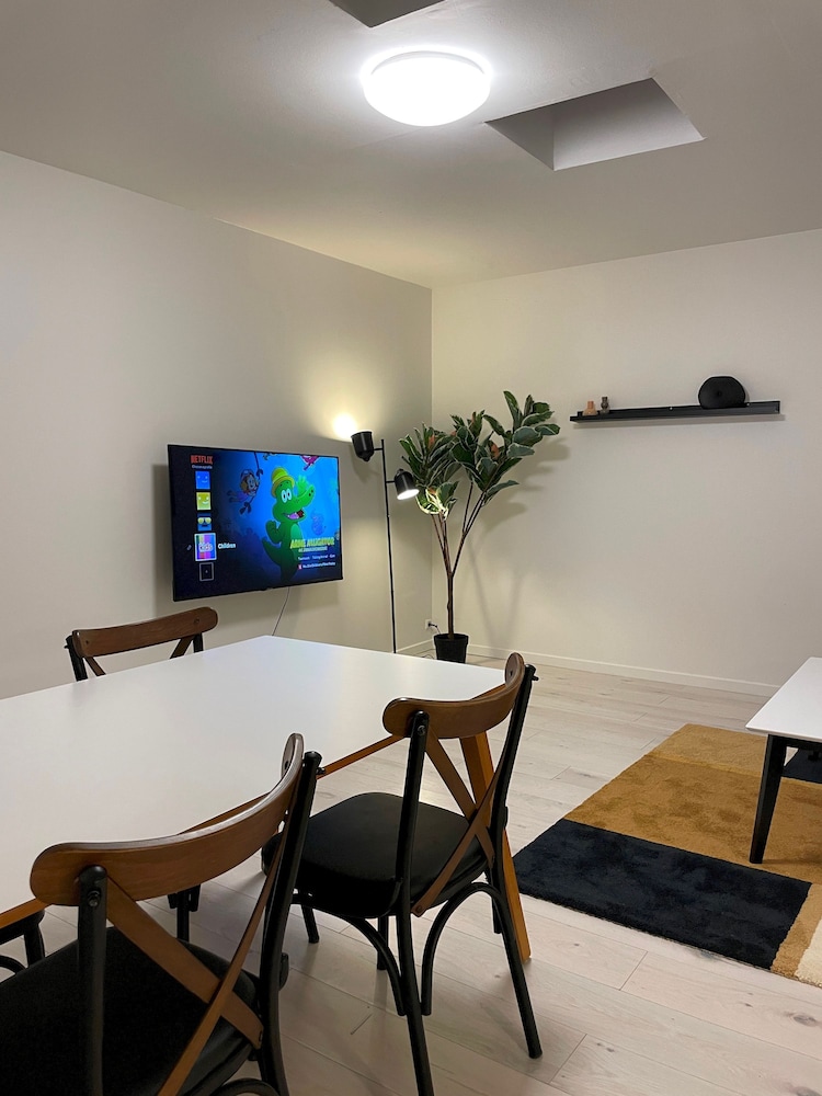 Cozy Backhouse With Large Private Garden