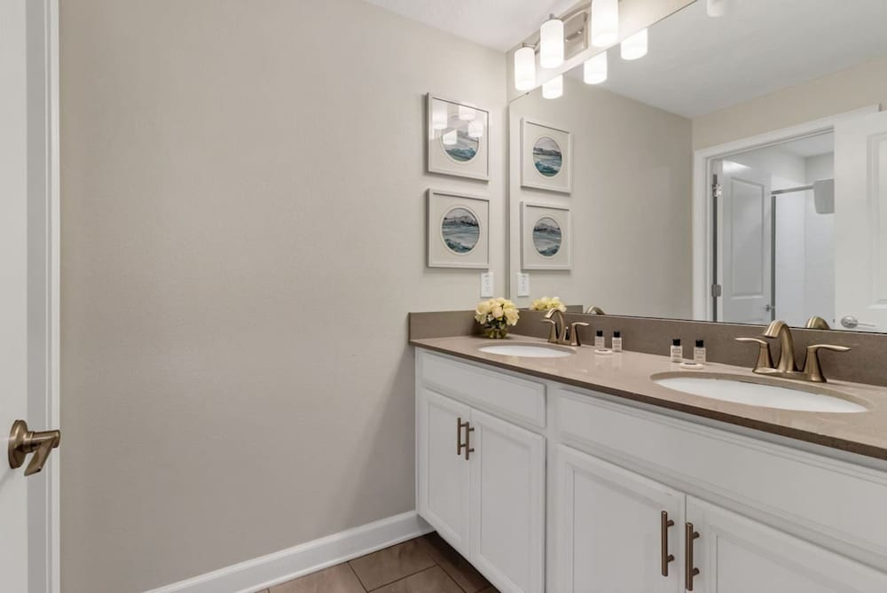 Amazing 4bdr w Pool Near Disney - 4914