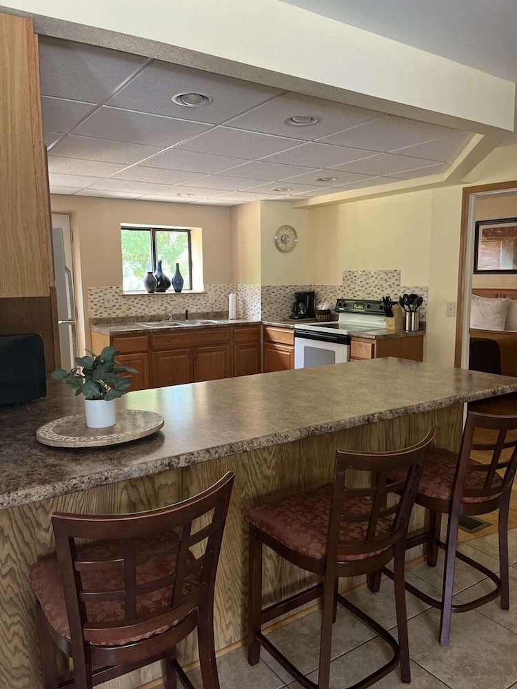 Amber's Inn & Suites