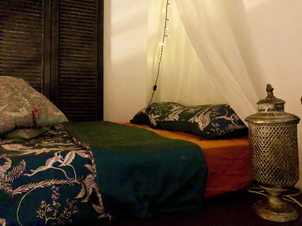 Cozy House Sleeps 2 With Pet Friendly Option