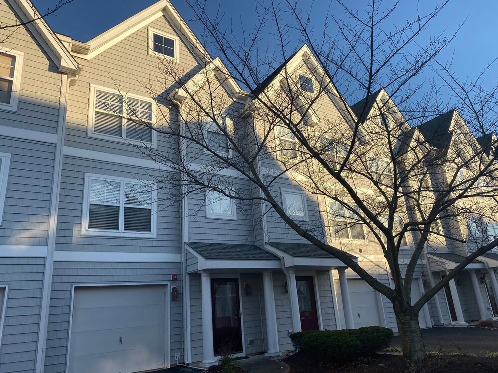 Canal Landing Court 36