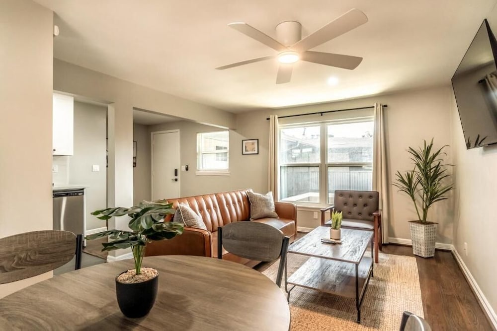 Stylish 1BR Urban Retreat