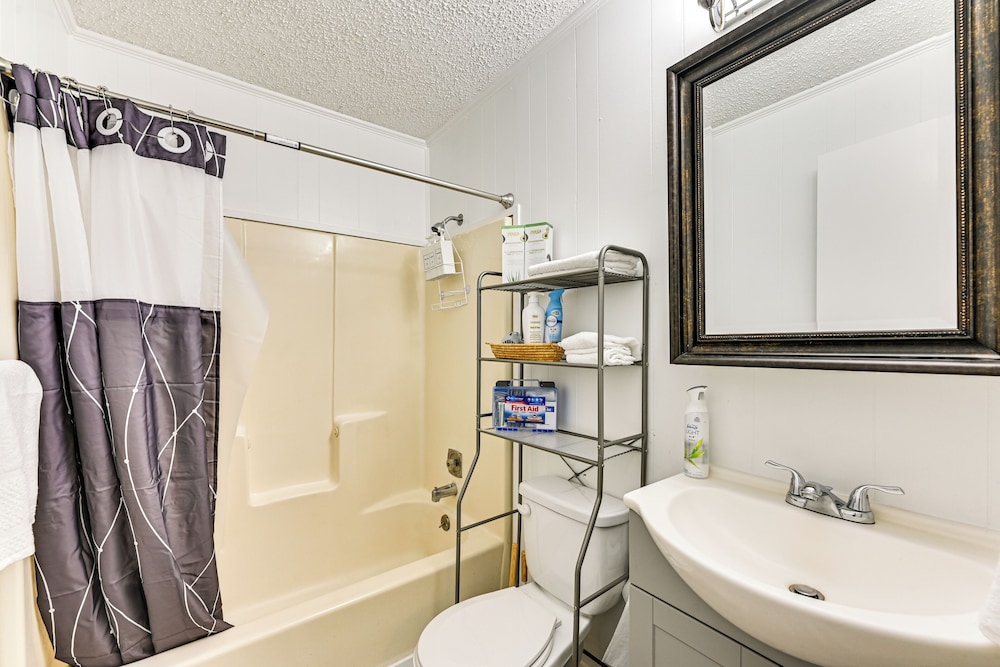 2 Mi to Historic Dtwn Nacogdoches: Cozy Apartment!