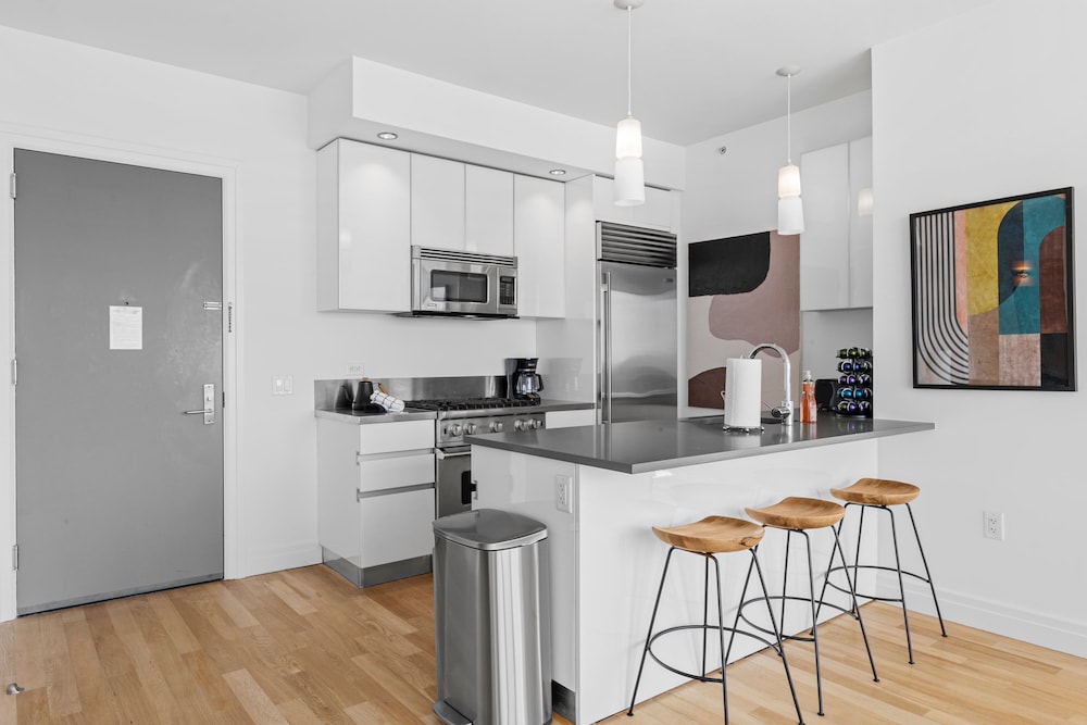 Forte Select by Rove Travel 2BR Midtown West Apt