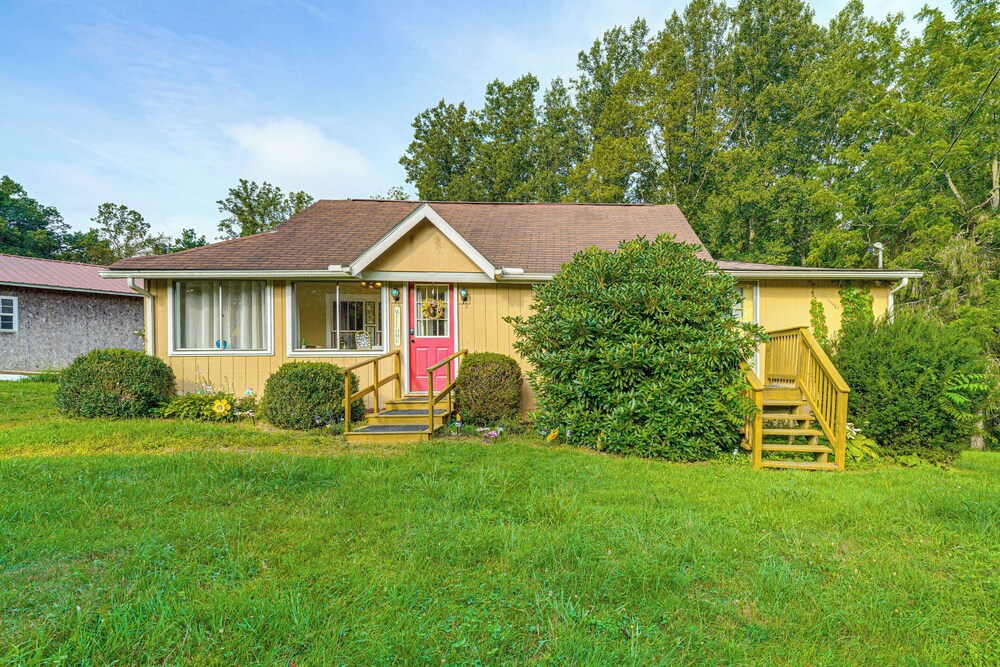 2 Mi to Hiking Trails: Cozy Fayetteville Cottage!