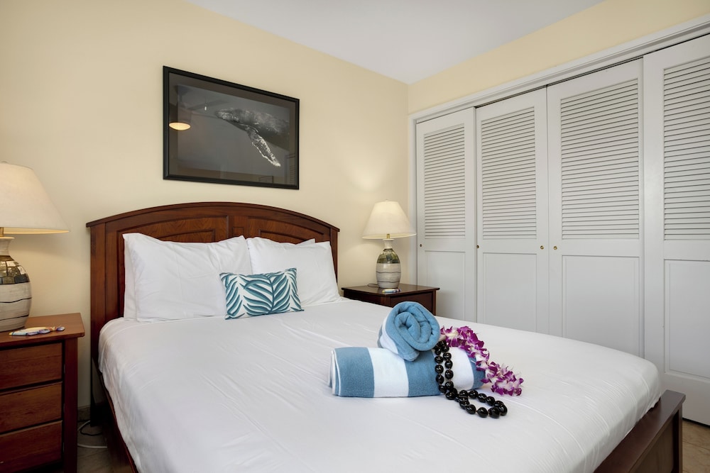 Waiohuli Beach Hale Ocean View Condos with Parking