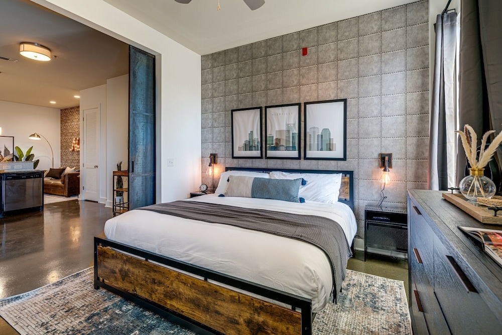 Lofts At 30th - Urban Lodge - Mins to Broadway!