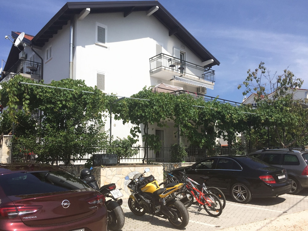Logos Guesthouse