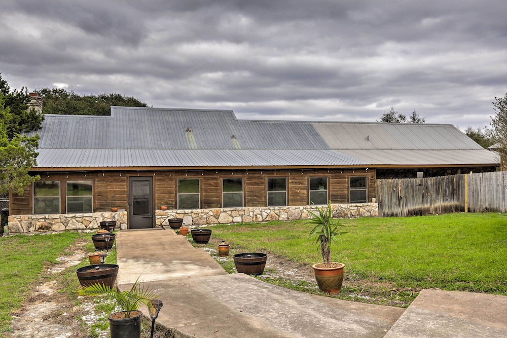 Dripping Springs Home w/ Deck, Near Wedding Venue view 3