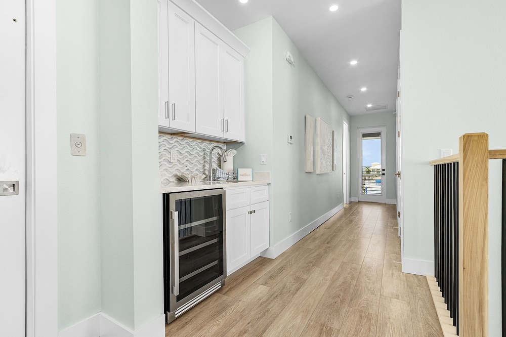 141 Brand New Luxury 6br/6ba Build W/ Heated Pool! 6 Bedroom Home