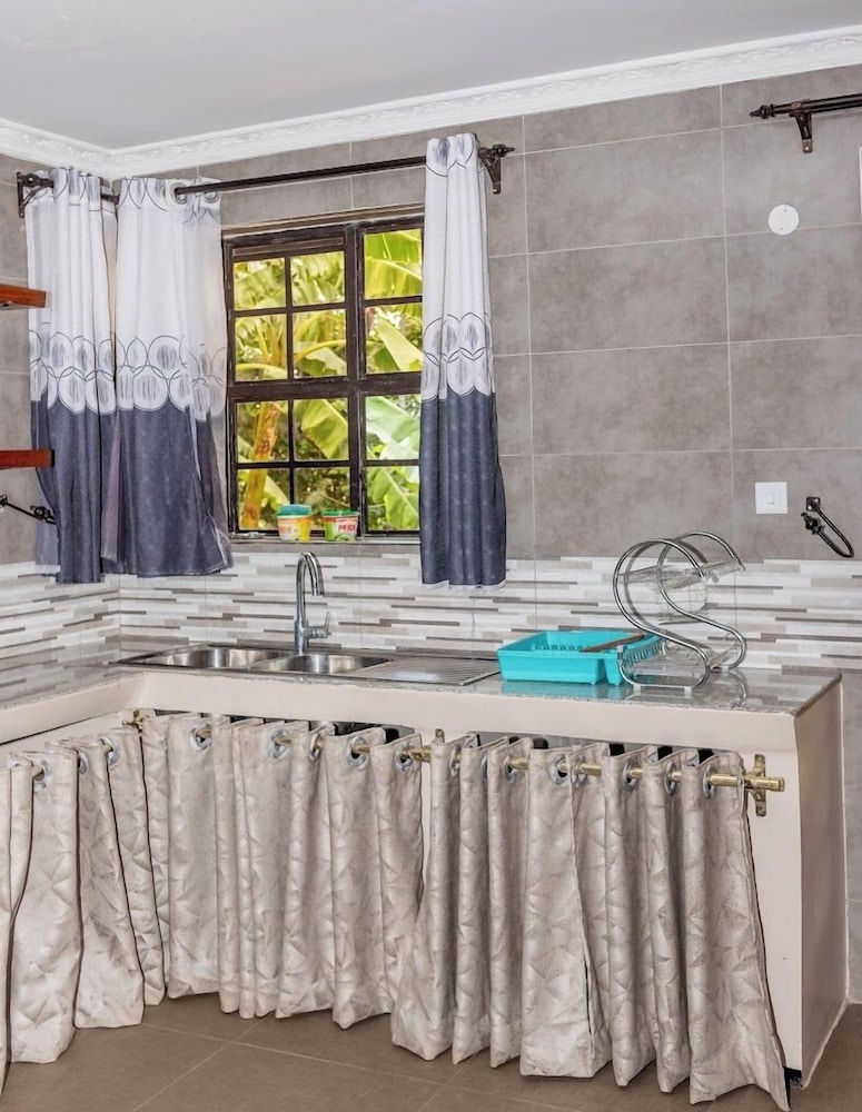 Lux Suites Enkarsis Bungalow Kisaju