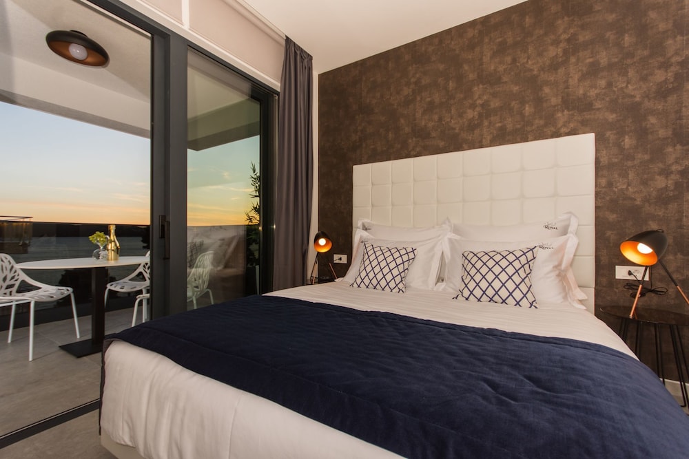 Luxury Apartments Royal M with Pool