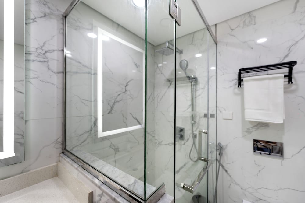 Chic 1BR Canal View at Waves Tower