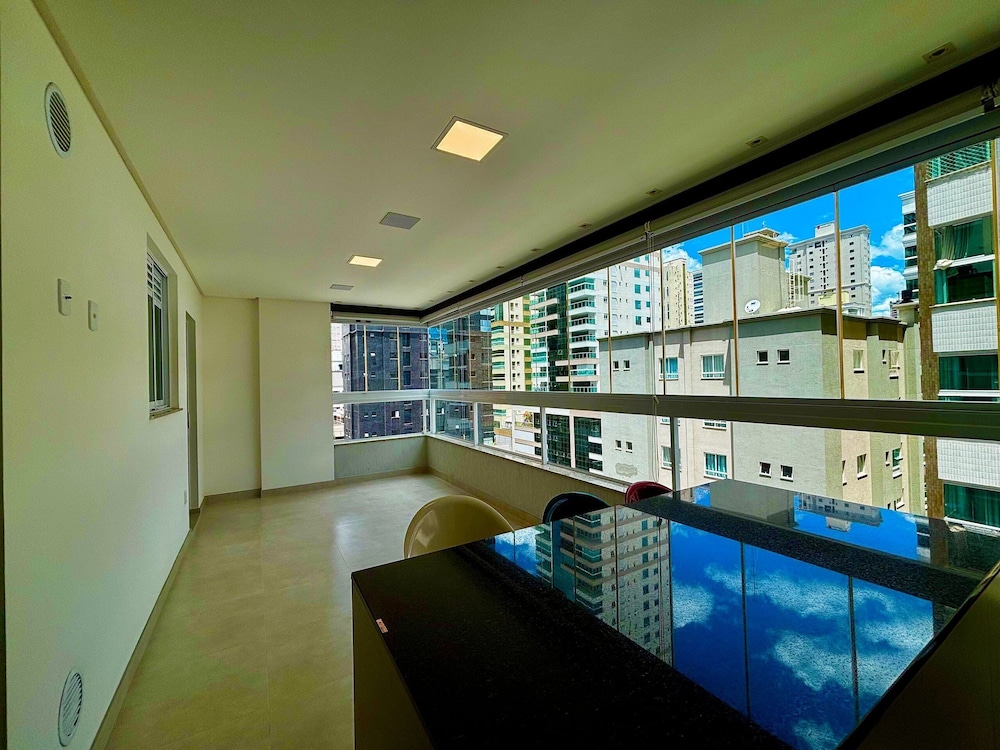 Apt w/ Gourmet Balcony 450m From Beach Reb0802