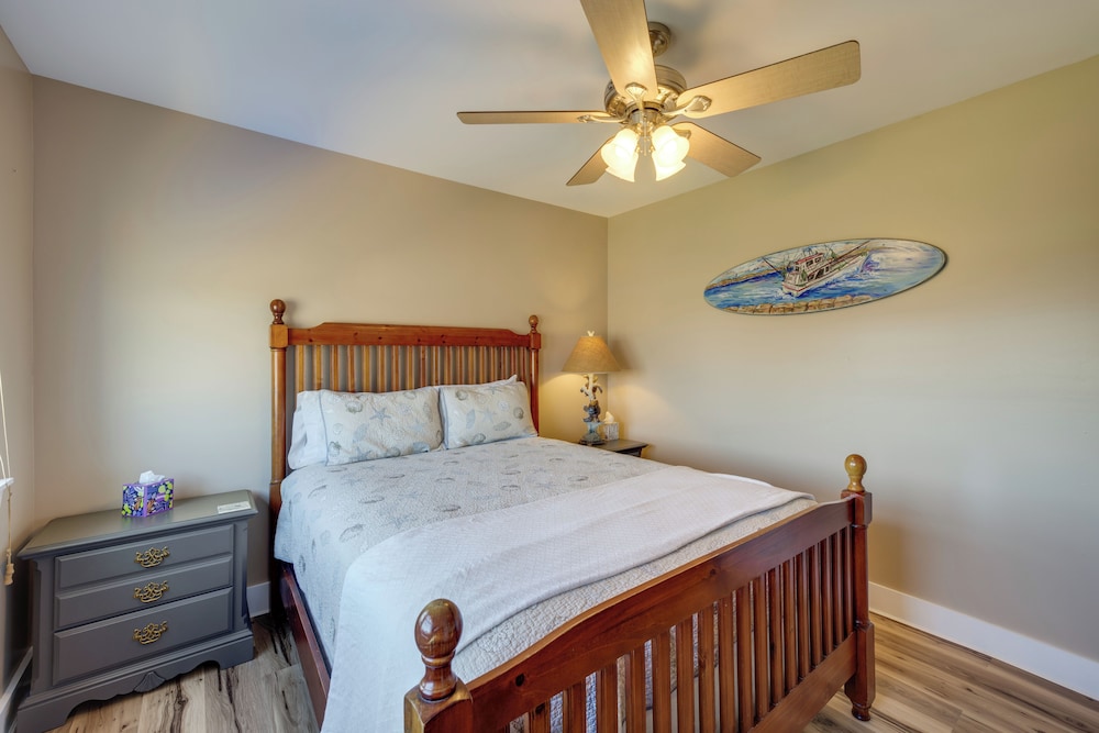 Port Aransas Home: Private Pool < 1 Mi to Beach!