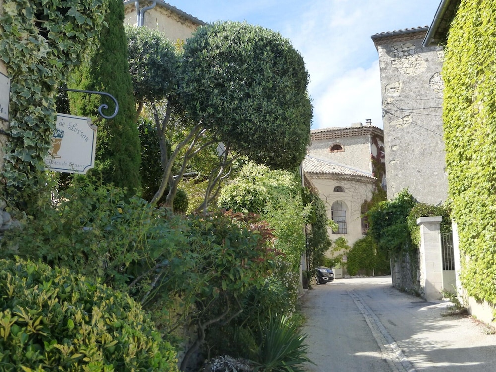 Country House in Lussan Near Pont du Gard view 2