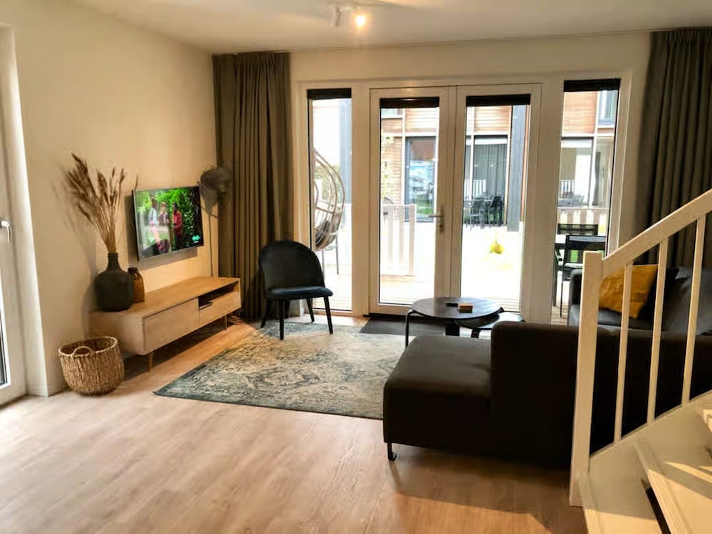 Beautiful Lodge for 5-person Near the Beach