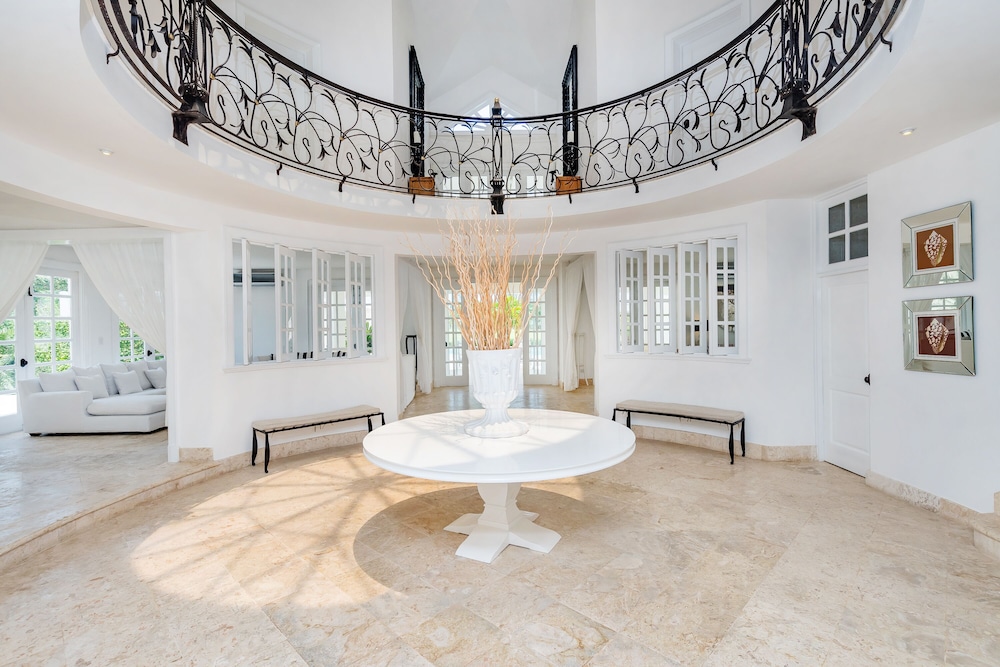 Luxury 2-level villa in Punta Cana view 4