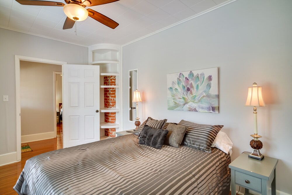 Lake Charles Vacation Rental - Walk to the Lake! view 4