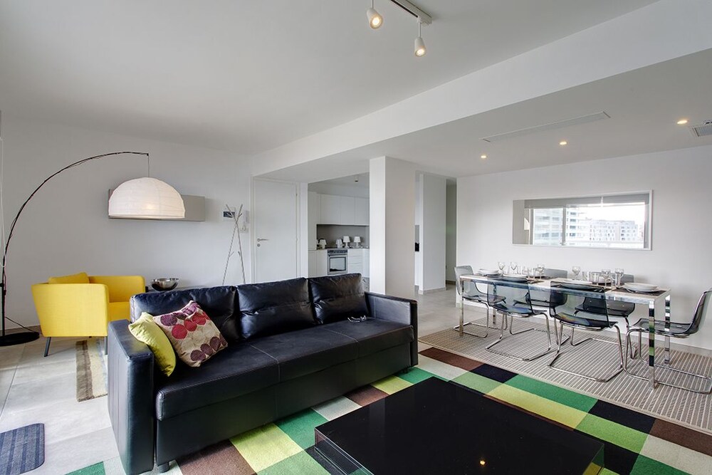Marvellous Seafront Apartment in the Best Location view 4