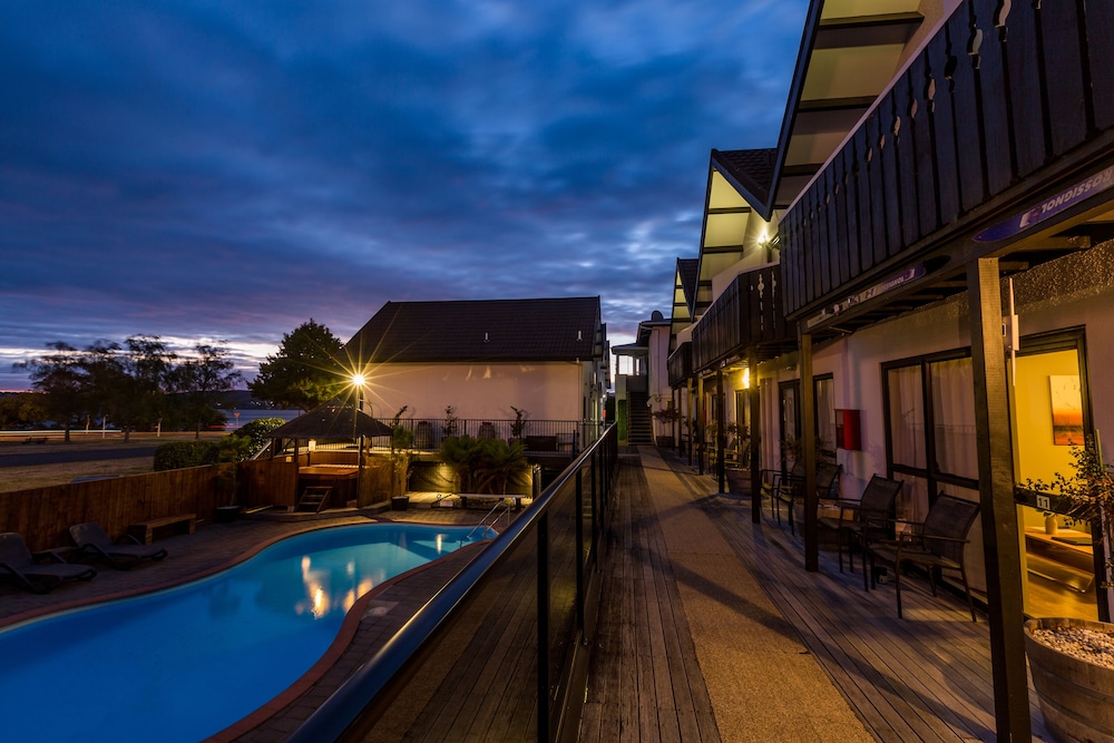 Hotel Le Chalet Suisse Motel Apartments - Image 1